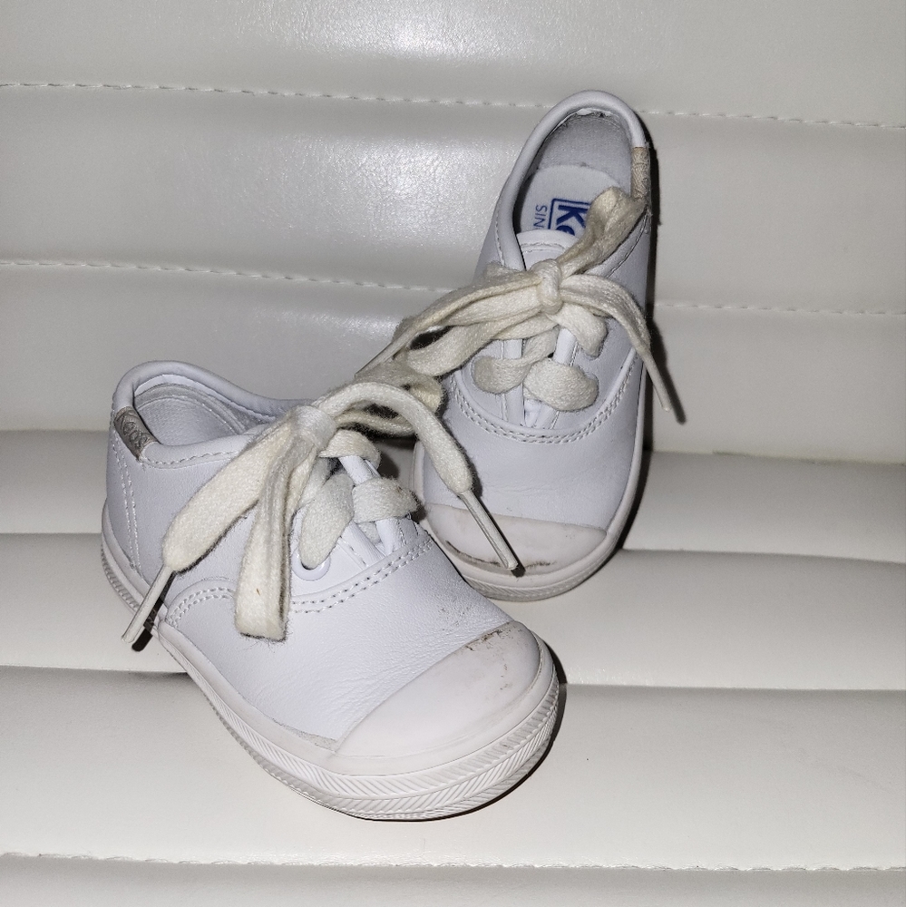 Kids Shoes: Size 4, Keds